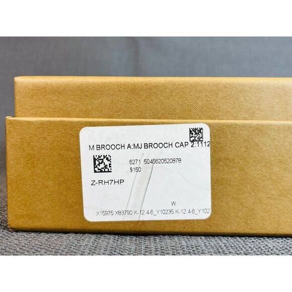 NWT Burberry Kingdom 1856 Brass Bottle Cap Brooch Pin Black White RARE - Picture 7 of 11